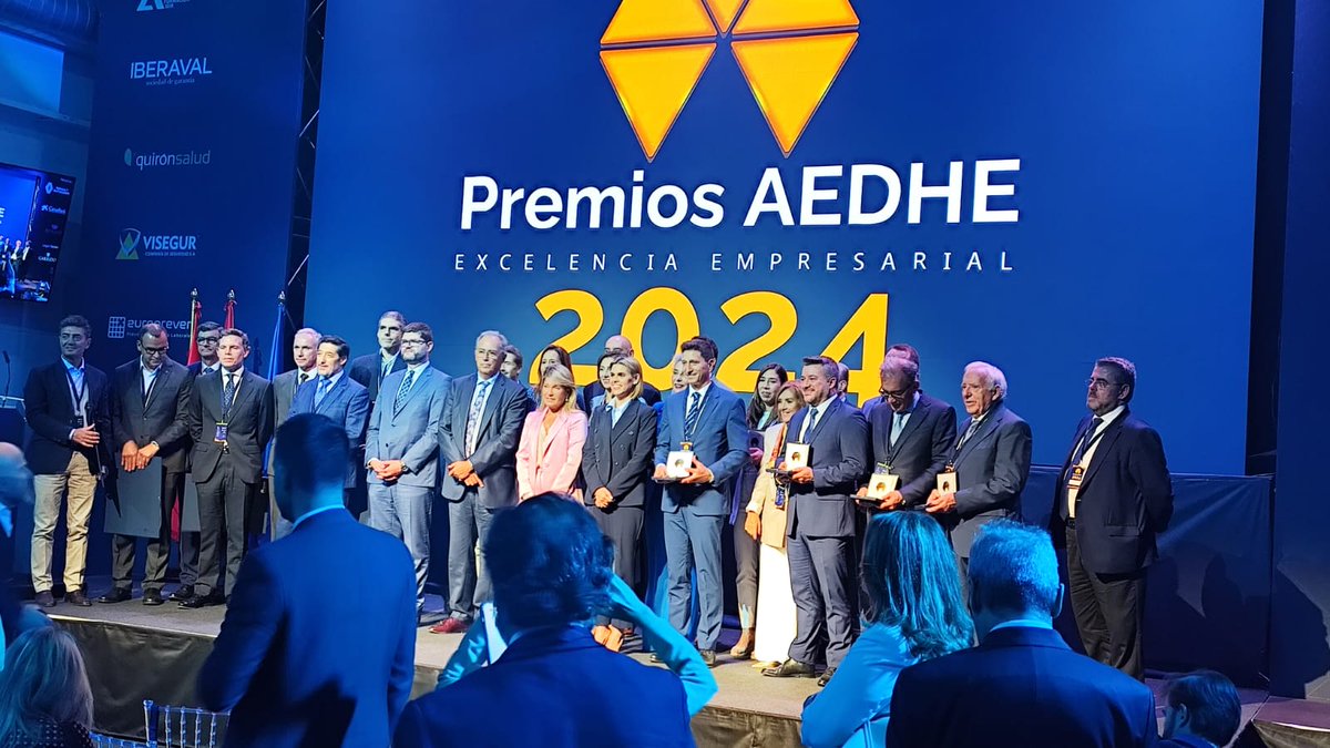 comatecsa's tweet image. Ayer se entregaron los premios @aedhe a la excelencia empresarial y fuimos premiados con el premio a la empresa familiar. Muchas gracias @aedhe por ser el altavoz que todas las empresas del Corredor necesitamos.