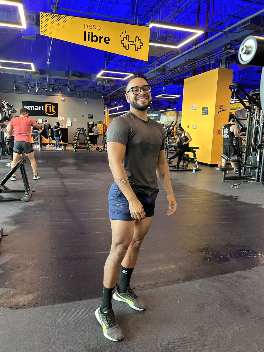 aronlopez94's tweet photo. #FitnessMotivation https://t.co/ZFBF3hbgbH