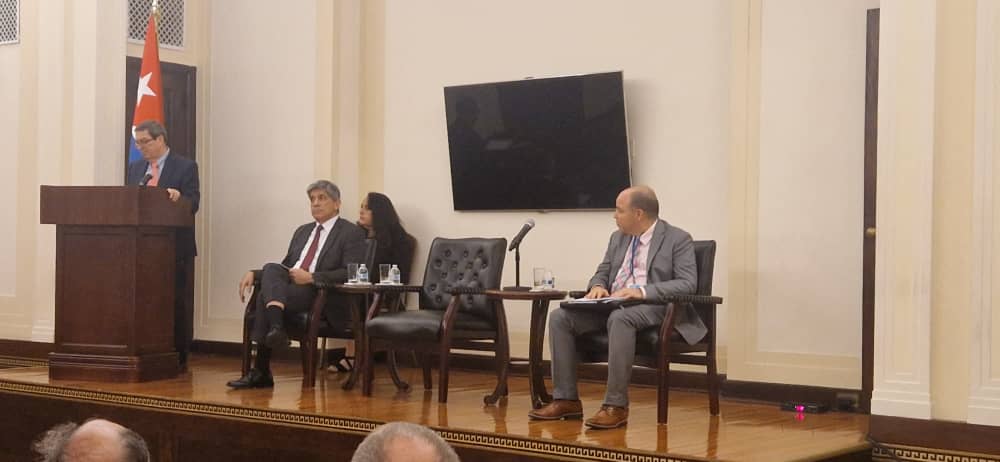 Tuvimos encuentro en <a href="/CUBAONU/">CUBAONU</a> con expertos en derecho y asuntos políticos para debatir sobre la ley Helms-Burton, poderoso instrumento de agresión y dominación de EEUU contra Cuba, con marcado enfoque extraterritorial.

#TumbaElBloqueo