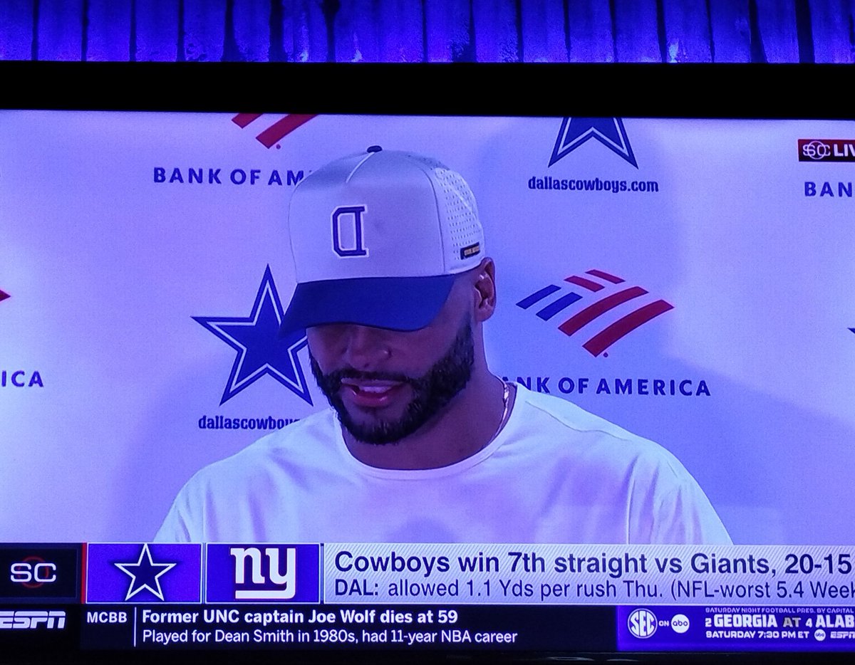 calhoon19live's tweet photo. WTF backwards D
@stephenasmith @PatMcAfeeShow @dallascowboys #Cowboys https://t.co/Ng4FgX1EEx