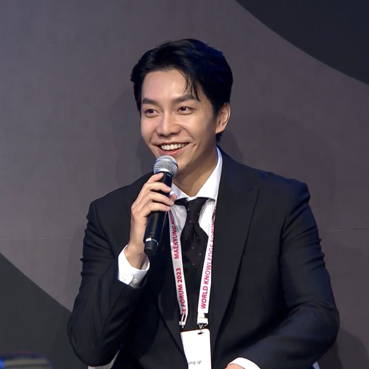 Lee Seung-gi Incident Prevention Act," which requires entertainment agencies to provide accounting records to their affiliated entertainers, has passed the National Assembly plenary session. 
A big thanks to Lee Seung Gi for showing the bravery.👏👏👏
#LeeSeungGi
#이승기
