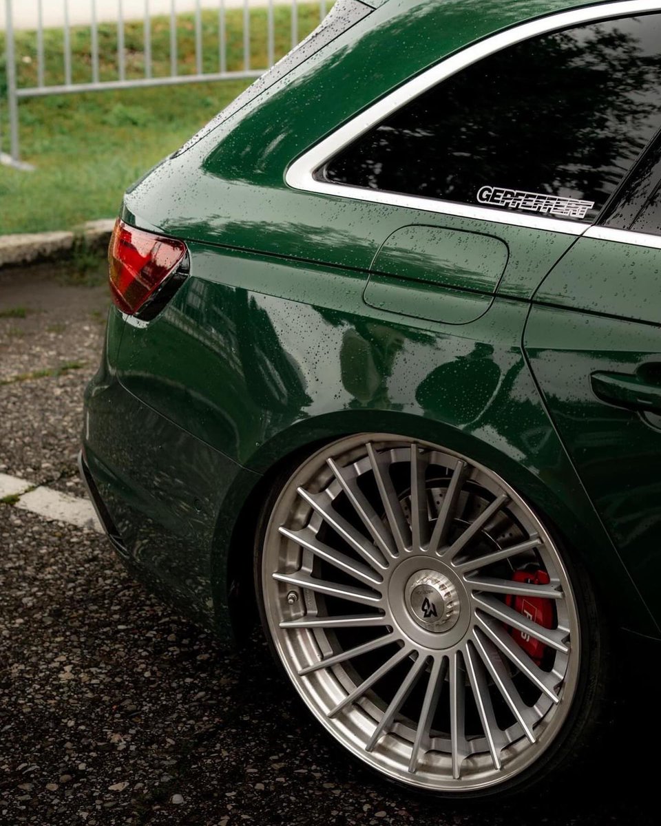 EpicDubs's tweet photo. 🛣️💚 weekend road trip ? 

#Audi #AudiRS4 #RS4 #b9RS4 #AudiSport #Gepfeffert #MbDesignWheels #Stanced #DubLife https://t.co/rS7E2jLNOt