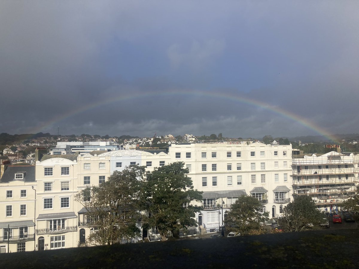 What a beautiful surprise between mad rain showers yesterday! #Hastings 🌈
