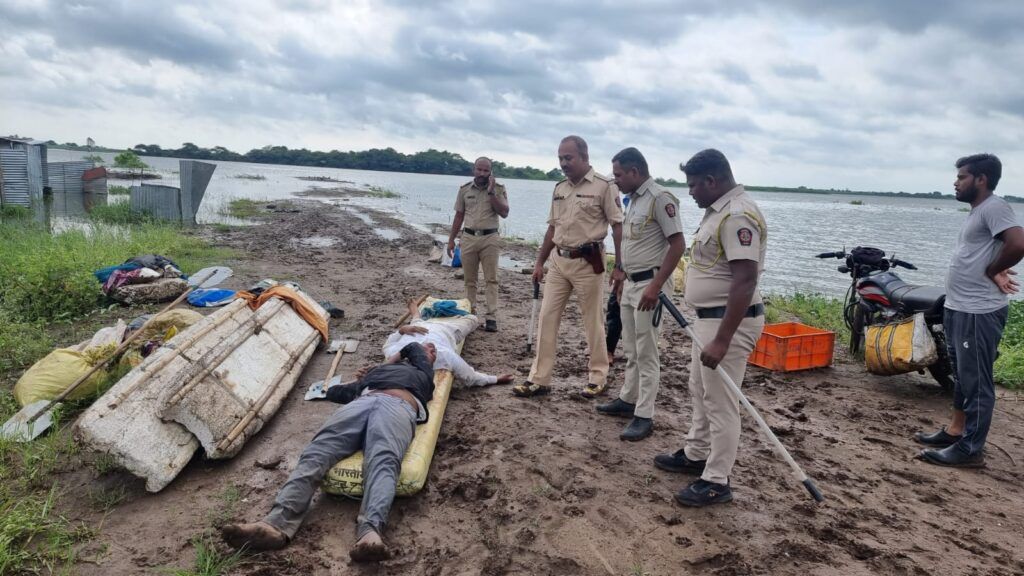 AamhiNewaskar's tweet photo. आम्हीनेवासकर NEWS Updates | 

जलसमाधी घेतलेले दोघेही जण जिवंत

सविस्तर बातमी साठी पुढील लिंक वर क्लिक करा:
https://t.co/tAMZvBG1Uk

व्हिडिओ बातम्या पाहण्यासाठी आत्ताच आपल्या Youtube चॅनेलला Subscribe करा
https://t.co/pBMtTkPEsF

#aamhinewaskarnews #crime #newasanews https://t.co/D89QpgGYs0