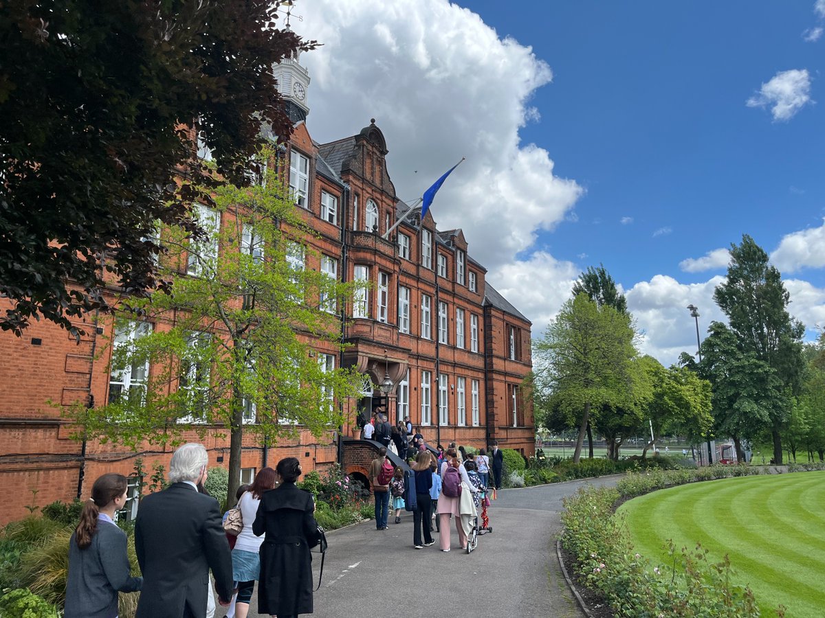 AlleynsSchool's tweet photo. Looking forward to hosting families today as part of the 11+ Experience Alleyn's Taster Afternoon. See you soon!
#AlleynsSchool #AllWeCanBe https://t.co/ZkCj0KufQl