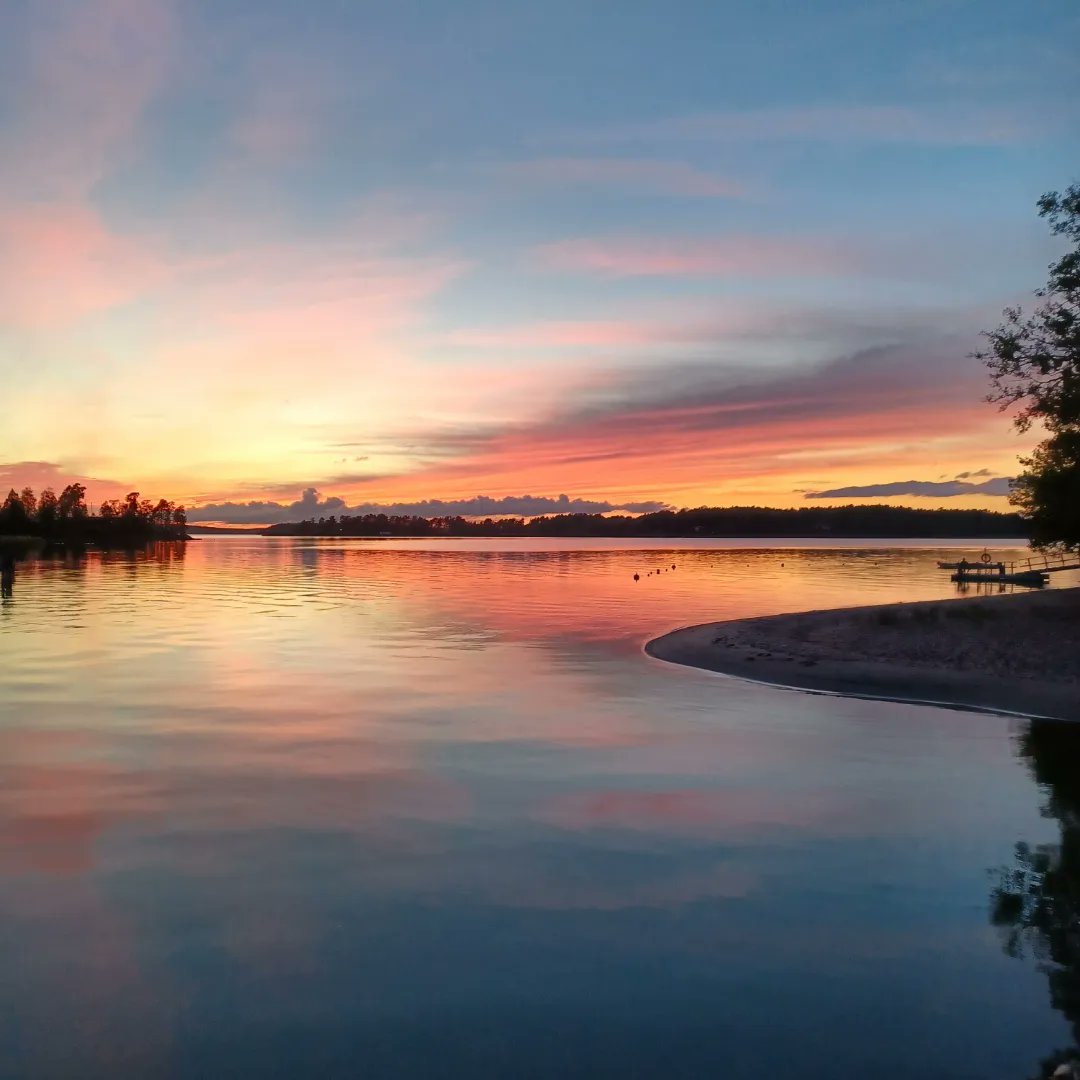 davidwyoken's tweet photo. Evening walk. Taimo Beach, Naantali, Finland 🇫🇮 #IloveNaantali ♥️ @naantaliofficial https://t.co/c06dnbrsXM