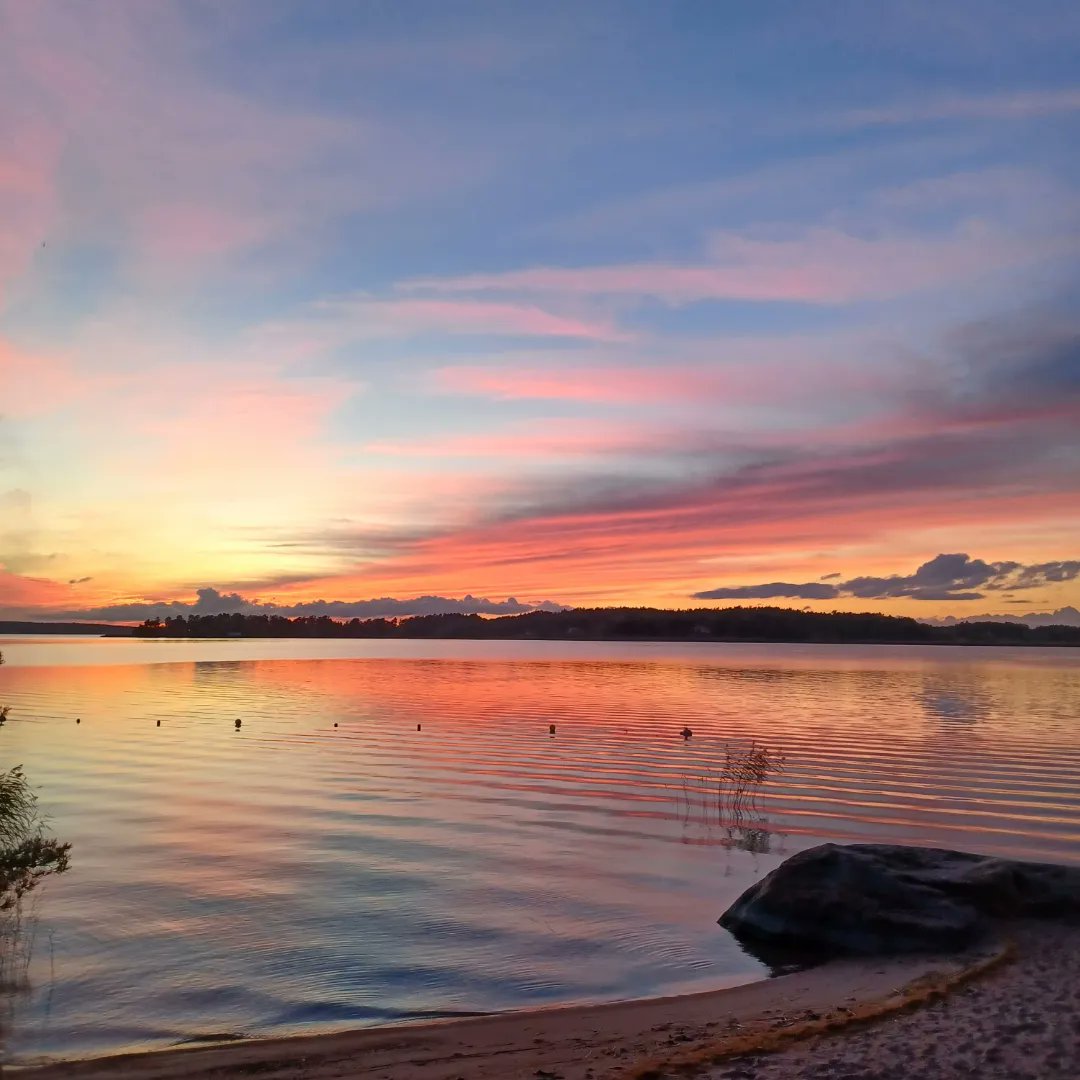davidwyoken's tweet photo. Evening walk. Taimo Beach, Naantali, Finland 🇫🇮 #IloveNaantali ♥️ @naantaliofficial https://t.co/c06dnbrsXM