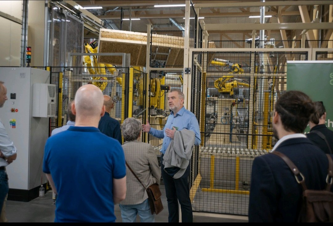 Ctrl_Lorientais's tweet photo. @BurchertMichael To add to your thread : a mostly automated straw wall factory with a 90k sqm / year with plan to open 16 more in Europe by 2034 for a combined capacity of 1 million sqm of straw wall / year
This is the scale and we need!
Ecocon factory, Slovakia
Pic : G. De Villele (via LinkedIn) https://t.co/gOSkOkSpfK
