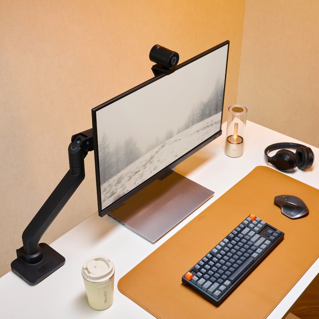 EMEET_Official's tweet photo. If you could only keep three things on your desk, what would they be? 🤔

👀By the way, a giveaway is coming in October featuring the two products in this pic. Can you guess what they are? 🎁
#emeet #brateck #emeets800 https://t.co/oPlzvPzFD3