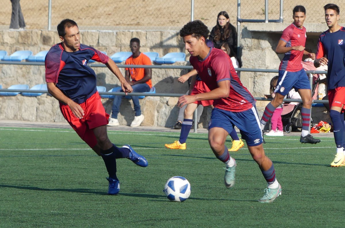 ⚽️ #Fútbol 
🟢 Comienza a andar la primera provincial de aficionados
🟠 El Real  Ávila Promesas, primer líder en segunda 
deportesavila.es/comienza-a-and…
<a href="/fcbarraco1/">Barraco C. F.</a> <a href="/CDNavatalgordo/">CD Navatalgordo</a> <a href="/CDSOTILLO/">CDSOTILLO</a> <a href="/CFBurgohondo/">C.F. BURGOHONDO</a> @cfcasavieja @PedroBernardoCF <a href="/AvilaCantera/">Cantera | Real Ávila</a> <a href="/CfTiemblo/">Cf El Tiemblo</a> <a href="/Arevalo_CF/">C.D.AREVALO.C.F</a>