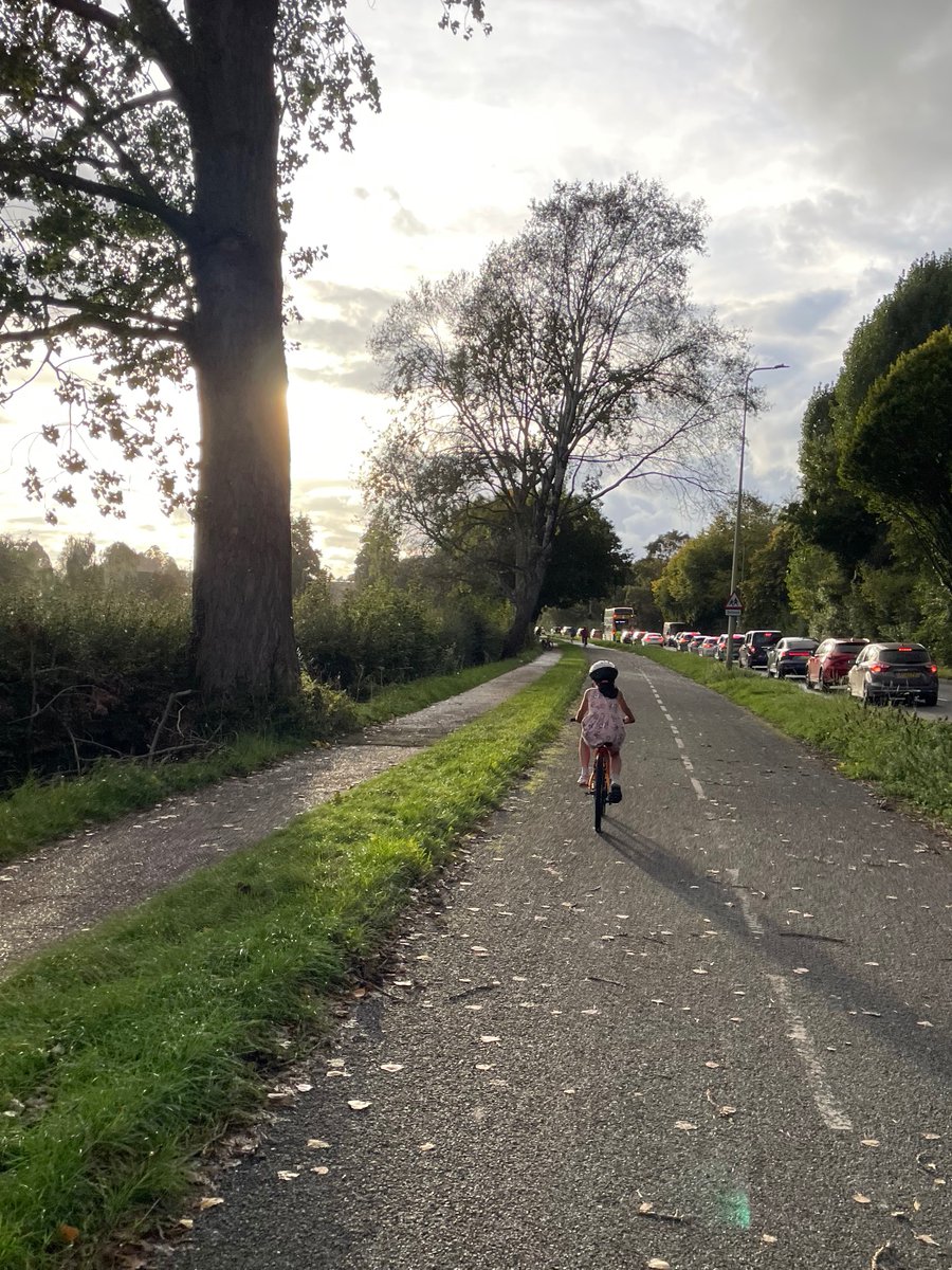 Enable cycling: build the infrastructure

Encourage cycling: paint a bicycle on the highway 

This child is enabled to cycle by 1970s planners she will never know. We need to be doing the same today. 

#oxford #cycling #safestreeetsnow