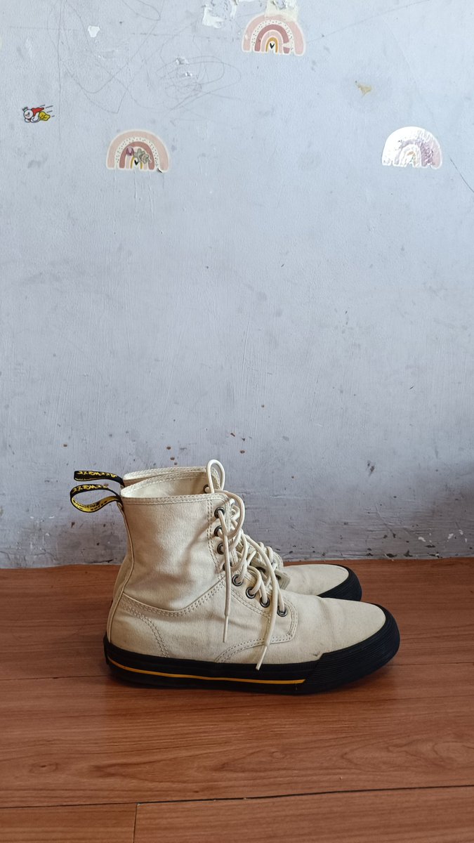 faj_muharam's tweet photo. @hrdbacot Wts Docmart bahan canvas
Size: 39
400K aja 
Lokasi bandung https://t.co/huYk1wapRH
