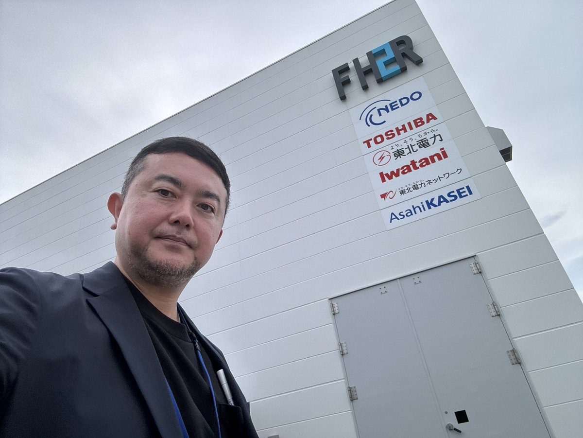 Kaz_Fukuda_Kaz's tweet photo. 最初の訪問先、#浪江町 の福島水素エネルギー研究フィールド( #FH2R )は、太陽光発電の電気から水素を生成する実証プラント。
この水素を活かしてくれる起業家たちが、福島に集約してくれたらいいな。
#スタートアップ #福島イノベ地域 https://t.co/akelzGUvGF