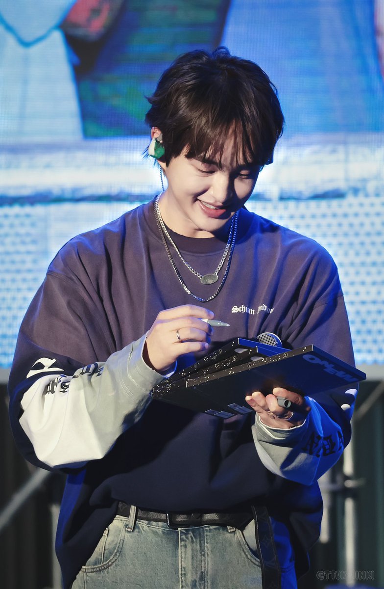 __ttok_jinki's tweet photo. 0926 서울대 축제 폐막식 온유💙

30분의 무대 중 25분을 웃으며 붕방거린 톸이🐰
진심으로 즐기고 행복함을 표현하는 「아티스트」
관객과 소통도 프로아이돌미 뿜뿜이구!! 

#온유 #ONEW #オニュ https://t.co/991KrgS2Az