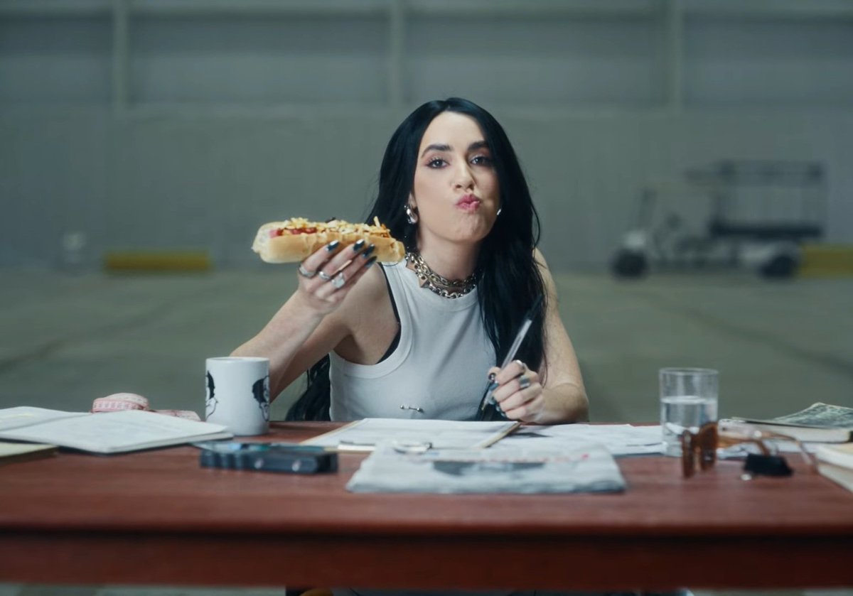 lali devoró literal