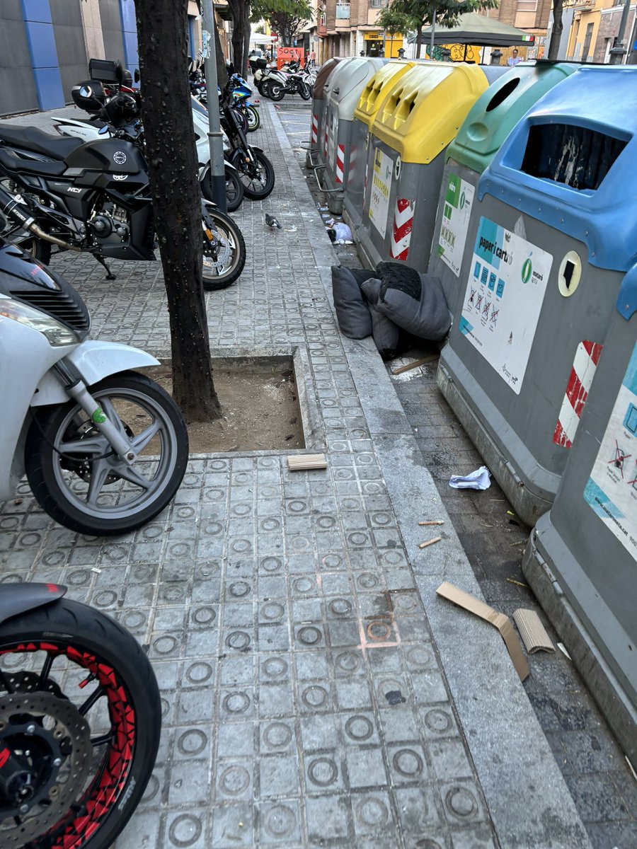 <a href="/matarocat/">Ajuntament de Mataró</a> <a href="/naxo10_av/">Naxo</a> <a href="/rikrd_1/">Ricard</a> <a href="/JordiAndreuP/">Jordi Andreu</a> <a href="/jordicaceres7/">Jorx🤘</a> <a href="/Jaumemataroni/">Jaume</a> <a href="/jm_bs/">jm badia s</a> <a href="/JoseCasadoVOX/">Jose Casado</a> <a href="/silviasaiz_1714/">✳️ Silvia Saiz Saiz 🏳️‍🌈🇵🇸🇨🇺🇩🇴🐸</a> <a href="/CarlesLlach/">Carles Llach</a> <a href="/ulldepollmataro/">Ulldepollmataro</a> <a href="/patrullamataro/">Patrulla Veïnal Mataró</a> <a href="/PoliciaMataro/">Policia Local de Mataró</a> <a href="/VilaFake/">VilaFake PARÒDIA</a> <a href="/ercmataro/">Esquerra Mataró ERC</a> <a href="/DBotePaz/">David Bote Paz</a> <a href="/JuntsperMataro/">Junts per Mataró</a> <a href="/mataroneta/">Mataró Bruta</a> <a href="/AlfonsCanela/">Alfons Canela</a> <a href="/sergimoralesd/">Sergi Morales 💜🌈🔻</a> <a href="/XescoG/">Xesco Gomar 🌎🌳💚</a> <a href="/visit_mataro/">Visit Mataró</a> <a href="/MaVadell/">Miquel Àngel Vadell</a> <a href="/font_mach/">Xavier Font i Mach</a> <a href="/MonicaMasramon/">mònica masramon</a> <a href="/pimcamprubi/">Pim Camprubí</a> <a href="/annasalicru/">Anna Salicrú i Maltas</a> <a href="/carlesporta/">Carles Porta</a> <a href="/MonicaLora_/">Mònica Lora Cisquer</a> <a href="/pscmataro/">PSC MATARÓ</a> <a href="/Capgros/">Capgròs</a> <a href="/TribunaMaresme/">Tribuna Maresme</a> <a href="/iniesta_er/">Erik Iniesta</a> <a href="/LaVanguardia/">La Vanguardia</a> <a href="/EP_mataro/">EL PERIÓDICO Mataró</a> <a href="/tvmataro/">tvmataró</a> 8:26 h a Santa Anna mar
