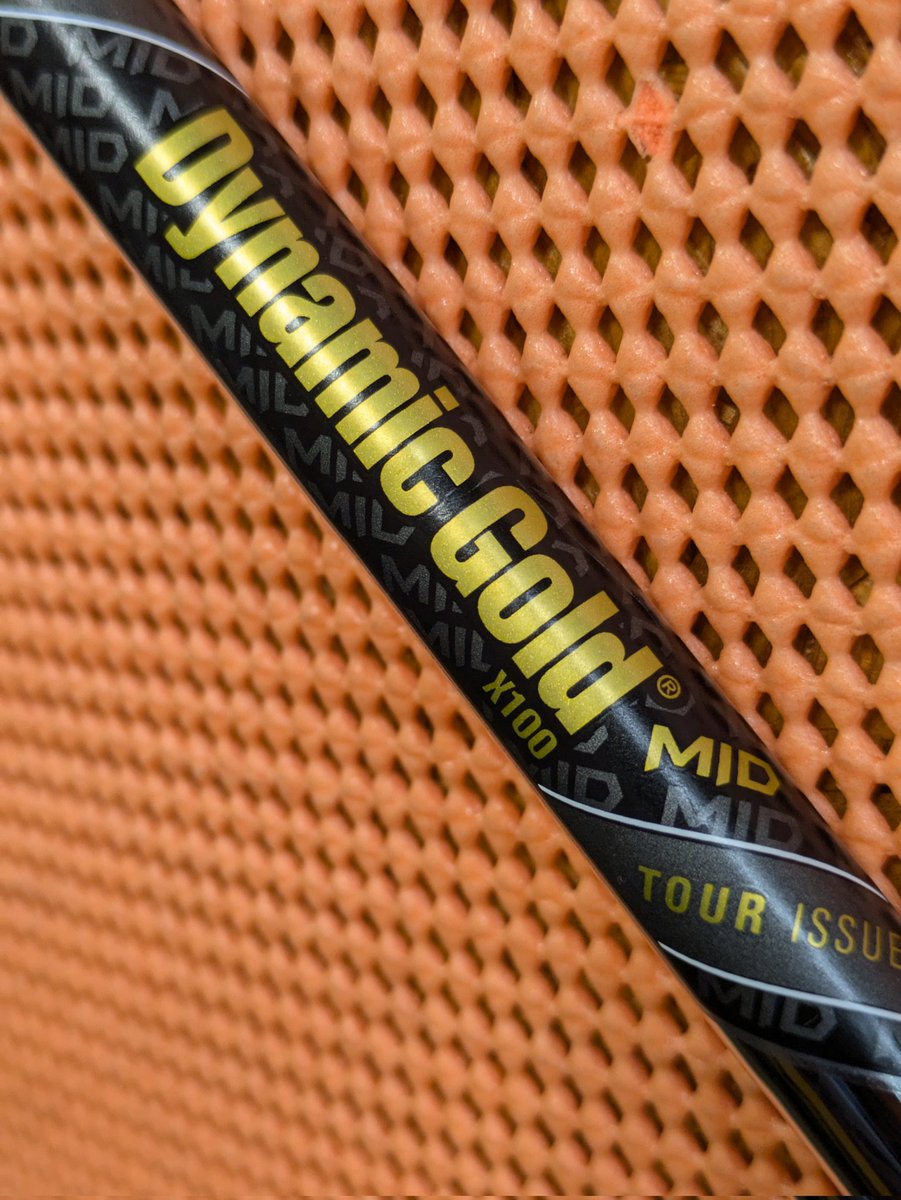 gi0118871677's tweet photo. ニューシャフト
DynamicGold MIDの
TOURISSUE X100
にリシャされた7本セット!!
スリクソンZ-forged Ⅱ
4番のみZX-7ヘッドという
ステキなセッティング🎊
店頭85.000円です
#DynamicGoldMID 
#zforged2 
#スリクソンzforged2 
#TOURISSUE https://t.co/qr4ae13oNy