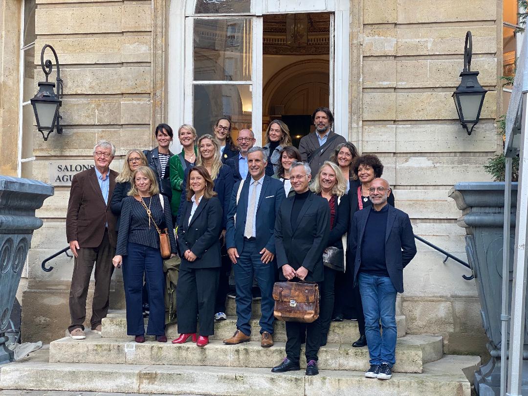 La 9e édition d'#ObjectifFEMMES est une véritable réussite ! Des talents au féminin qui vous transportent dans leurs univers, un vernissage magnifique, un jury prestigieux &amp; des partenaires fidèles. Merci à tous et à <a href="/dburkli/">Delphine Bürkli</a> <a href="/MinistereCC/">Ministère de la Culture 🇫🇷</a> pour votre confiance. Expo jusqu'au 4/10