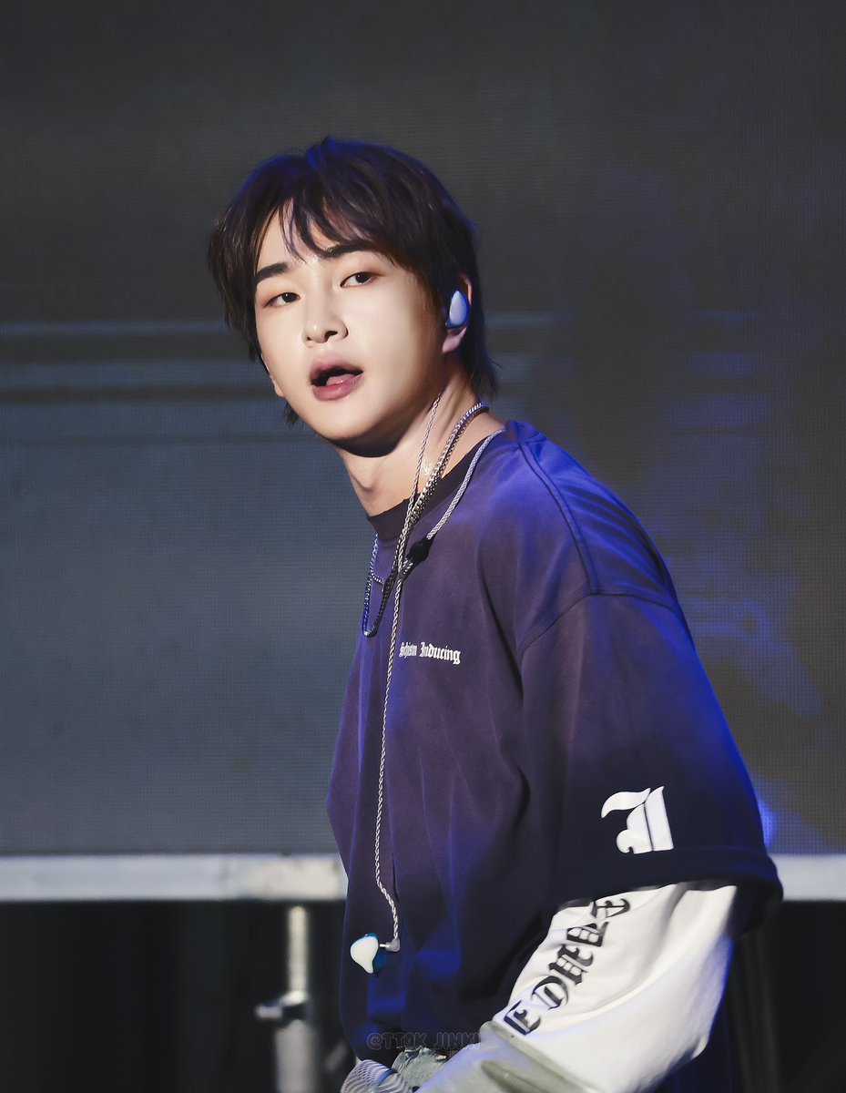 __ttok_jinki's tweet photo. 0926 서울대 축제 폐막식 온유💙

붕방토끼지만 랩할때는 좀 섹시한편😇

#온유 #ONEW #オニュ https://t.co/wlrTiRHk6u