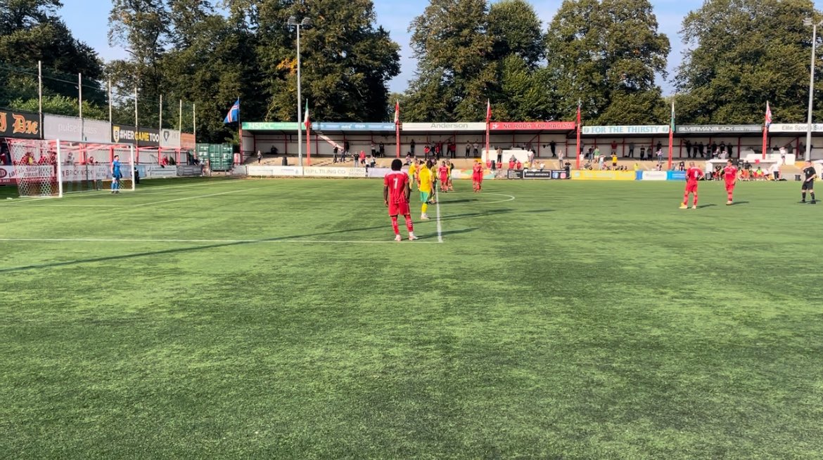 CoachStan_'s tweet photo. Carshalton Athletic vs Dover Athletic. A decent performance from Carshalton, particularly out wide. Looked certain to take all 3 points until a late sucker punch from Dover made it 1-1. 4/ https://t.co/WcFkh8jesI