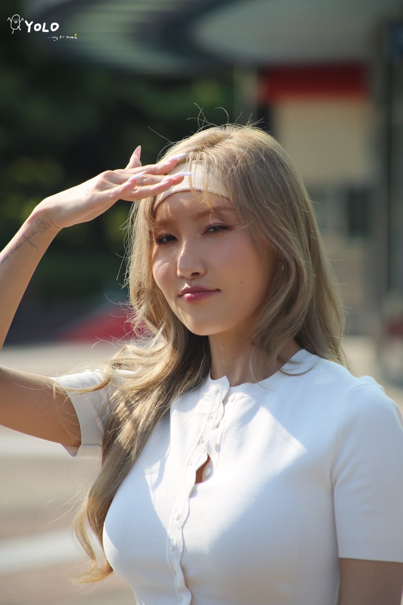 240927 뮤뱅 일일팬매

☀️

#화사 #Hwasa 
#마마무 #MAMAMOO