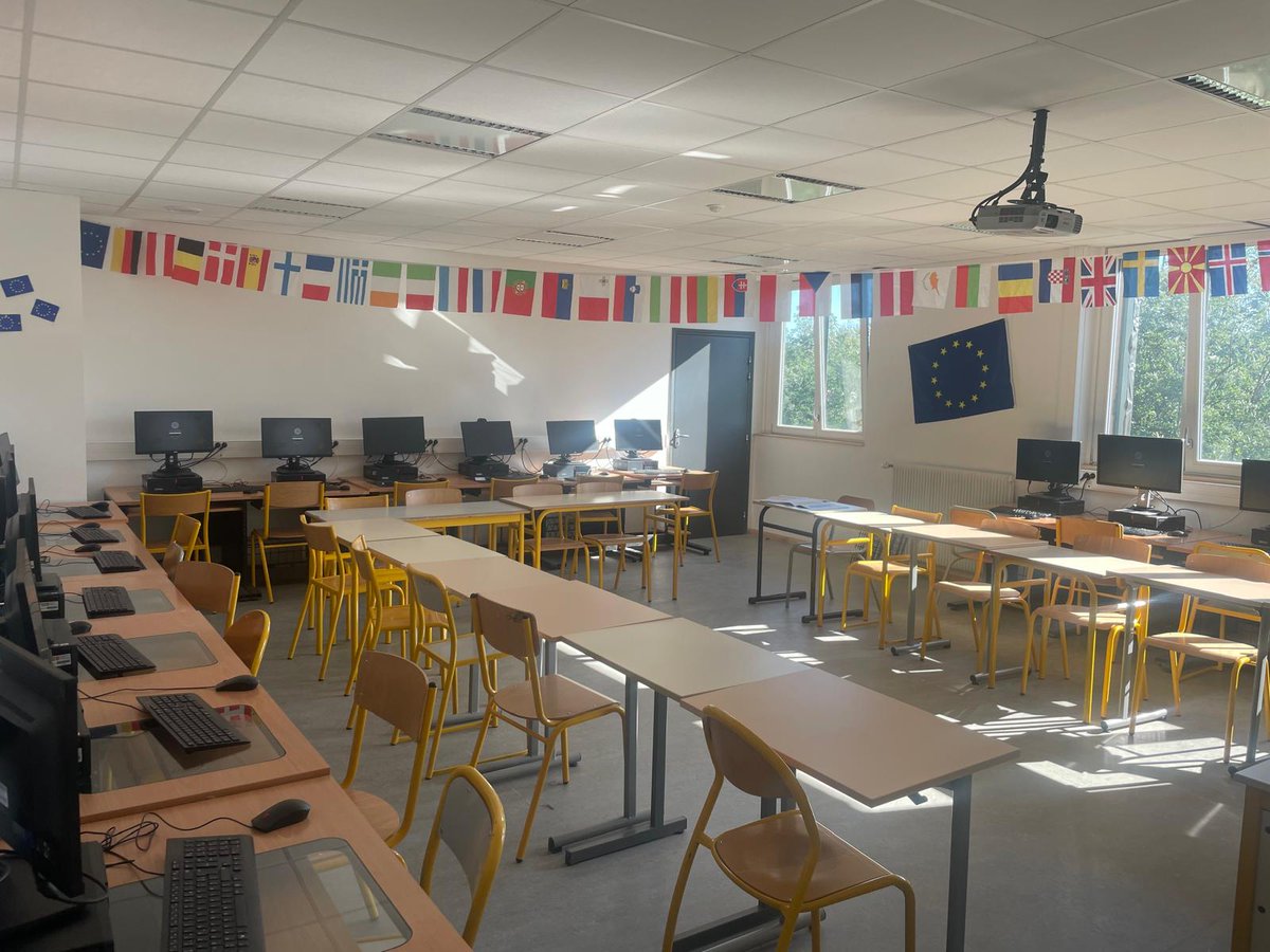 lpmartinbret's tweet photo. Journée des langues organisée par les 1ère Bac Pro Métiers de l'accueil. Thème : l’écologie https://t.co/Z6m0cxp3qt