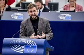 Gorka Knörr Borràs. tweet media