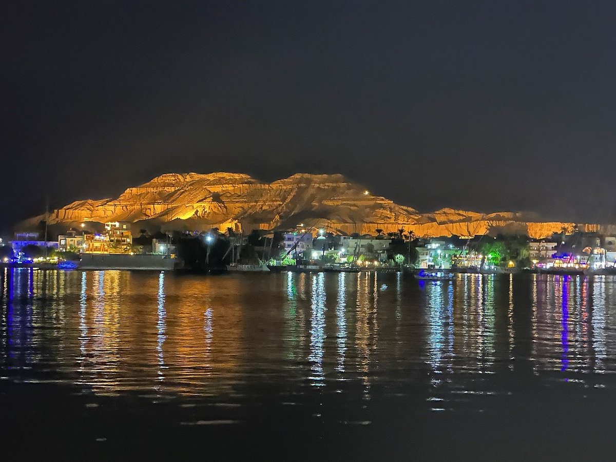 NateLoper's tweet photo. The nights here in Luxor are the best.

https://t.co/Dwlux1WXUx

#Adventure #Outdoors #Nature #Photo #Photography #Geology #Archaeology #Travel #ArizonaGuide https://t.co/UnhUpUYim4
