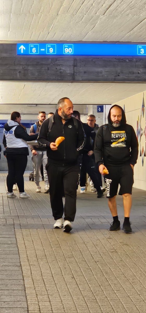 Ein erfolgreicher Tag für Syna im Oberwallis: 
"Unser Tag begann in Brig mit einer Gipfeli-Aktion. Gemeinsam konnten wir 600 Gipfeli an die Grenzgänger verteilen, gefolgt von weiteren Verteilungen auf den Baustellen." 
#SynaOberwallis #Teamwork #1Mai #GemeinsamStark