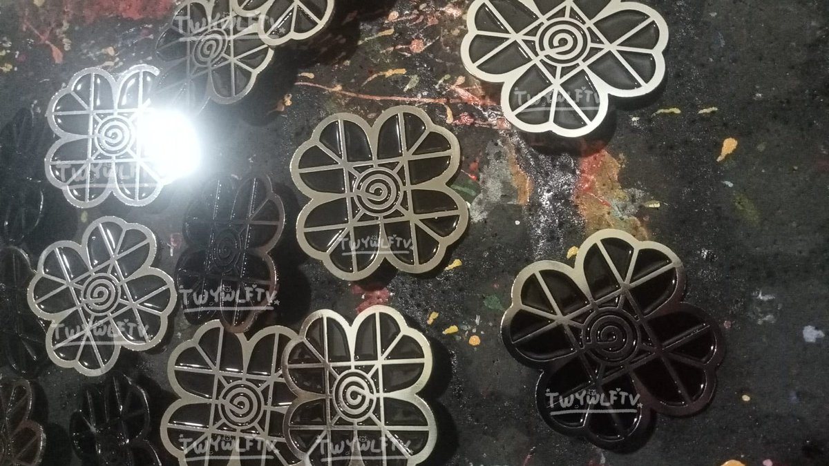 TWYWLFTV's tweet photo. gusyyyy real pic clover Day6 enamel pinnya 😍😍ini dari vendor dan otw ke aku, yuk-yuk masih bisa diisi formnya di https://t.co/qqiuau6nH1
t. #WTSDay6Stuff #Day6TradingIna #Day6 @DAY6TradingINA https://t.co/y1IauOnFPY