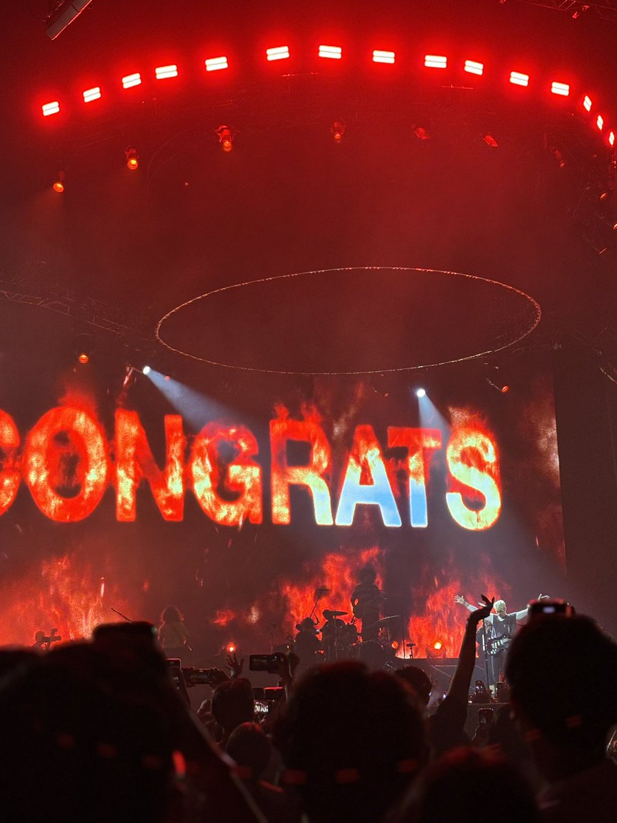 Nas_Suha95's tweet photo. Couldn’t make it for ‘a november to remember 2022’
But vv glad that I made it for ‘a beautiful blur: the world tour 2024’🥹⭐️😭❤️ https://t.co/Addsqk8r5v