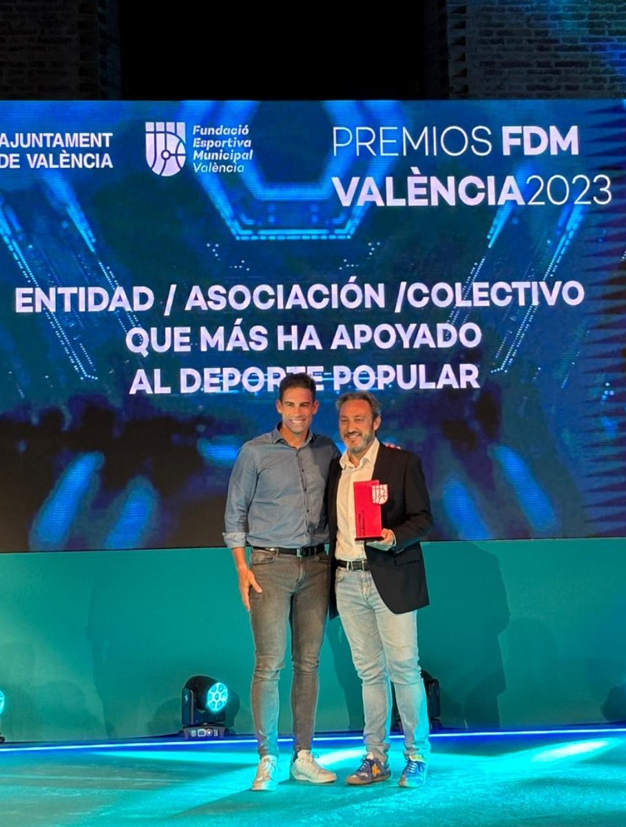 colpbol's tweet photo. Ayer fuimos premiados en la Gala de los Premios al Mérito Deportivo de la Ciudad de Valencia
🏅💚🏐
Orgullosos y agradecidos por este nuevo reconocimiento
#deporte #Colpbol #PremiosFDM #FDMValencia #sport #Valencia @RocioGilUncio @FDMValencia @AjuntamentVLC https://t.co/DJgxWL59M6