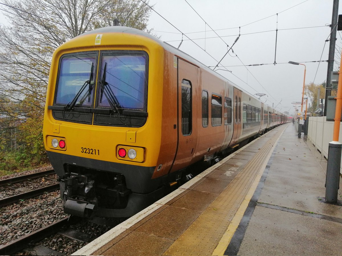 SteelCityDog_'s tweet image. As their time on the Cross City line comes to a close, I've decided to roll back the clock to November 2022, and we see @WestMidRailway 323211 and a pre-centro 323221 at Lichfield Trent Valley. These are due to finish imminently, and the last units head to storage. #class323