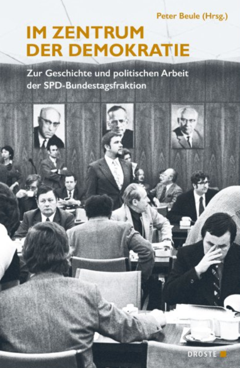 Danny Schindler (@danschindler.bsky.social) (@dan_schndlr) on Twitter photo Zum 75. Geburtstag der <a href="/spdbt/">SPD-Fraktion im Bundestag</a> erscheint ein Sammelband, der die Rolle der Fraktion als Machtfaktor facettenreich nachzeichnet. 🥳Basierend auf Archivalien der <a href="/FESonline/">Friedrich-Ebert-Stiftung</a> konnte ich einen Beitrag zum institutionellen Wandel politischer Führung beisteuern. t1p.de/b8o3q Zum 75. Geburtstag der <a href="/spdbt/">SPD-Fraktion im Bundestag</a> erscheint ein Sammelband, der die Rolle der Fraktion als Machtfaktor facettenreich nachzeichnet. 🥳Basierend auf Archivalien der <a href="/FESonline/">Friedrich-Ebert-Stiftung</a> konnte ich einen Beitrag zum institutionellen Wandel politischer Führung beisteuern. t1p.de/b8o3q