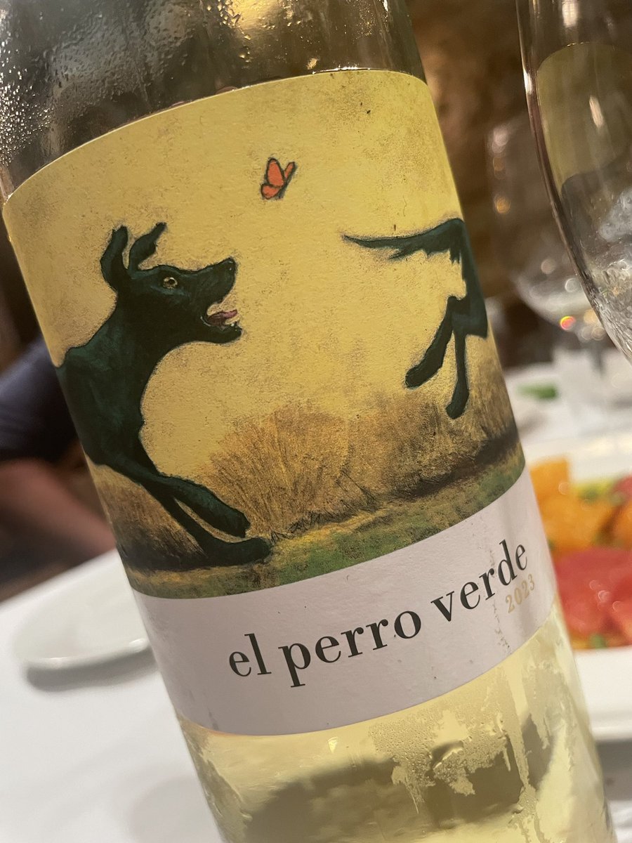 El Perro Verde 2023
La nueva añada de este Verdejo fresco de Rueda. Muy reconocible por sus notas de frutas tropicales, este año llega vibrante y refrescante en boca. Un vinazo que siempre sorprende Enjoy. #wine #winelover #winestagram #luxurywines #vilaviniteca
