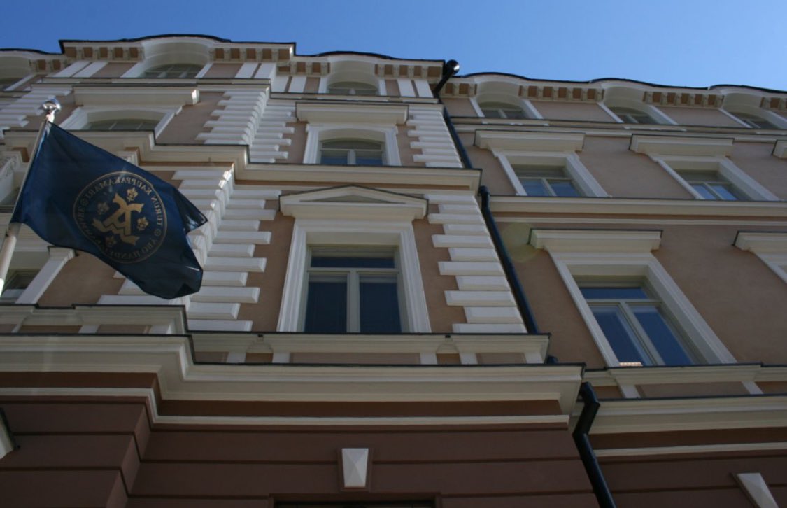 Tuletko vuokralaiseksi naapuriimme?
Vuokrattavana siistikuntoinen ja upea 93 m² toimistohuoneisto osoitteessa Puolalankatu 1.
🏢 Vanhan kivitalon kolmannessa kerroksessa on kolme korkeaa huonetta ja niistä kahdessa mm. kauniit kakluunit. Kysy lisää: kaisa.leiwo@kauppakamari.fi