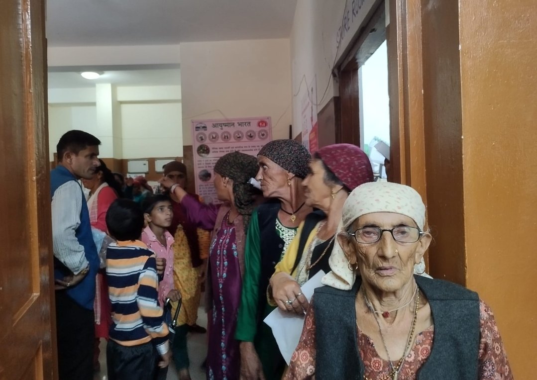 hpsbys's tweet photo. Ayushman Pakhwada, ayushman card creation, abha I'd creation, CHC Ronhat, district sirmour @AyushmanNHA @devinder_kumar_ https://t.co/32aYM8e1X2