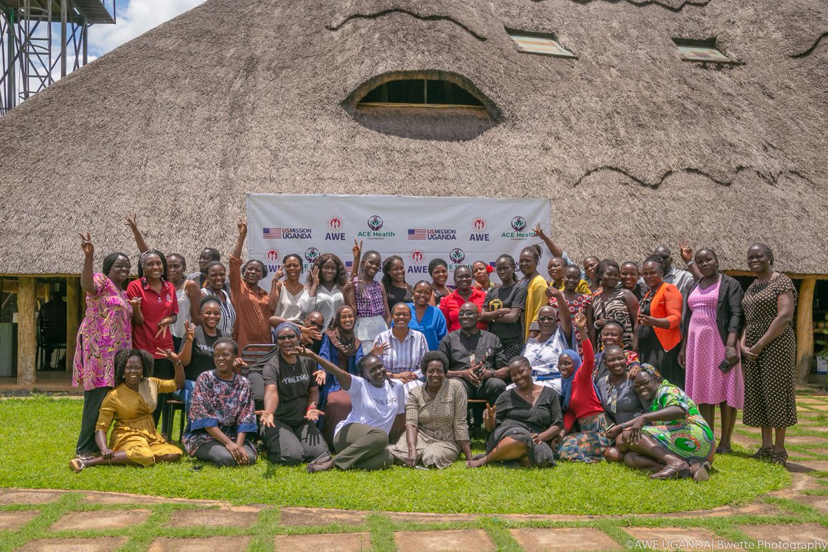 asha11al's tweet image. WE DID IT!  Still soaking in the energy from last week.

The AWE  Creatives Cohort 8  officially launched in Gulu onboarding 35 AWEsome entrepreneurs. 

Here&apos;s to an impact filled journey with you all.🤝

Powered by @usmissionuganda

#AWEInUganda #AWEnergized #AWECohort8