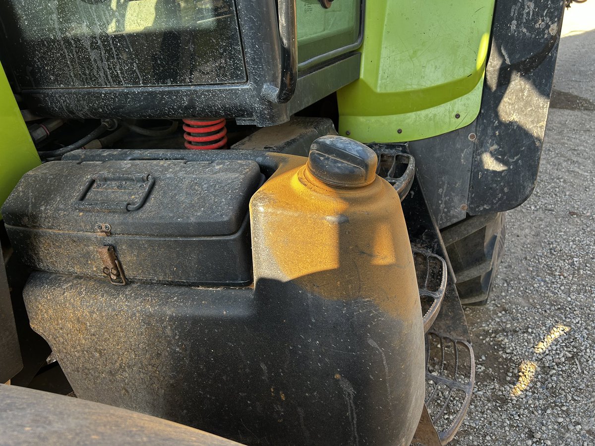 jascott01's tweet photo. Fair to say the MSS rating for Sceptre looks like an S now the rust was starting to take hold turning a green tractor into an orange one after spraying Amistar Extra out today https://t.co/uUQYW099jL