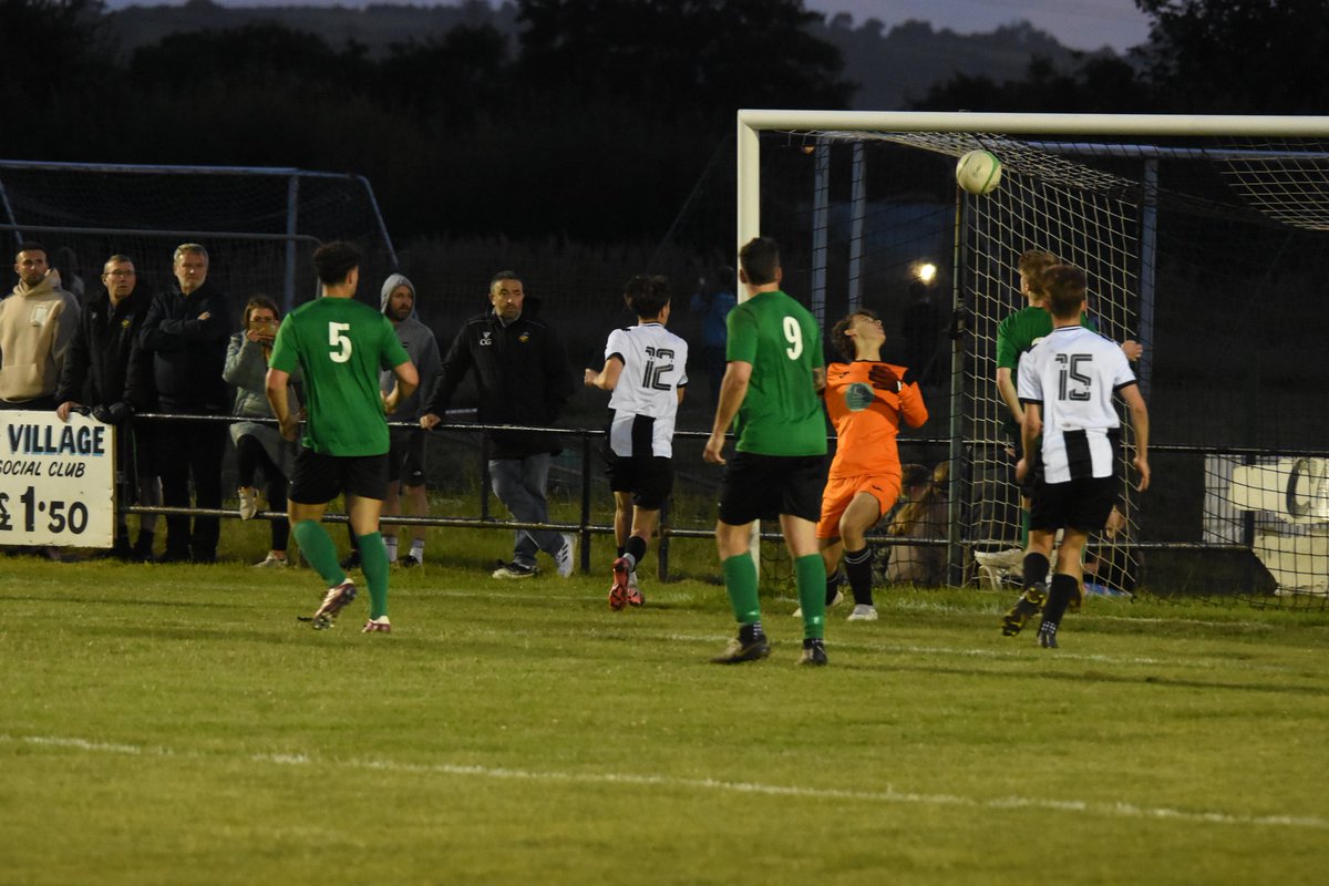 TheSnappyChapp1's tweet photo. #football #grassrootsfootball #sa4 @AllWalesSport @CymruFootB #swansea #Carmarthenshireleague #swansealeague #westwalesfootball https://t.co/5n4hOVsMhV