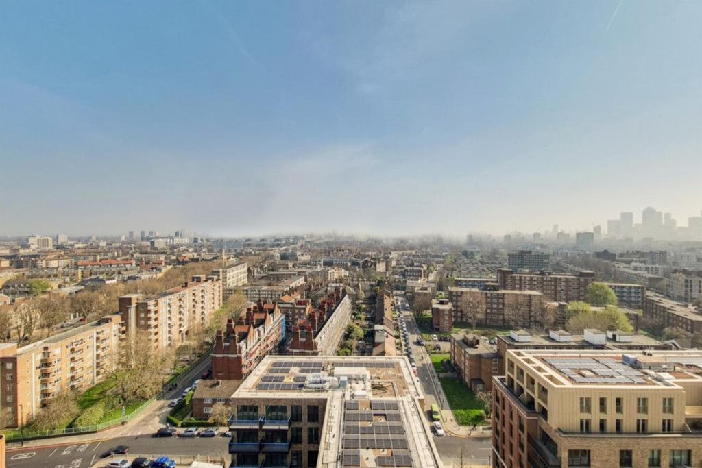 sab_property's tweet photo. New Instruction, Tapestry Way, London E1
The perfect blend of comfort, convenience and modern living 
🛏️ Studio apartment
👀 Incredible views
📍 Great location
Available 32st October, £2250 pcm https://t.co/654lIWPpoA 
#ToLet #LondonProperty #PropertyToRent #SabProperty https://t.co/ydudriKFoL