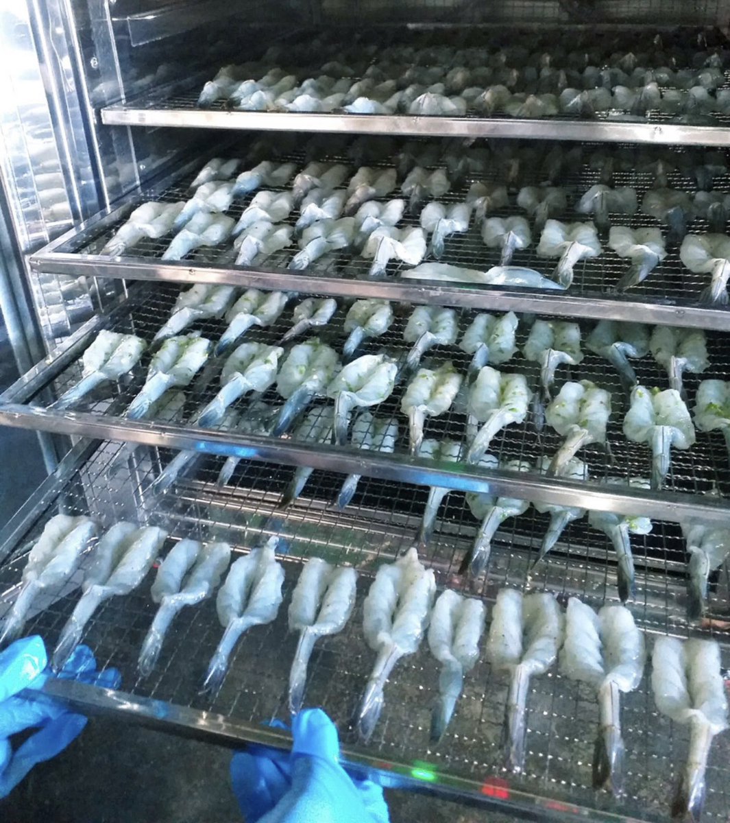 Tôm sấy dẻo Phú Yên
Nguồn gốc nguyên liệu: Được làm từ tôm sông mua từ các  hộ dân 
tại địa phương, đảm bảo chất lượng tươi ngon và vị ngọt tự nhiên của tôm