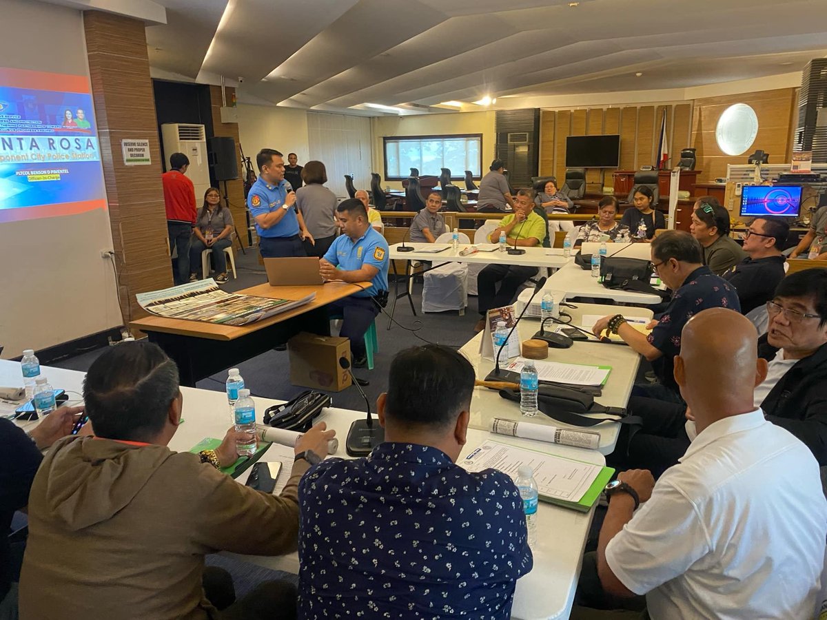Starosa_Police's tweet photo. At about 3:30 PM of September 26, 2024, PLTCOL BENSON D PIMENTEL, OIC of Sta Rosa CCPS participated in the session meeting of Brgy. Captains of Santa Rosa held at Session Hall, City hall, Brgy. Market Area, City of Santa Rosa, Laguna. https://t.co/KqTZyqtYo9