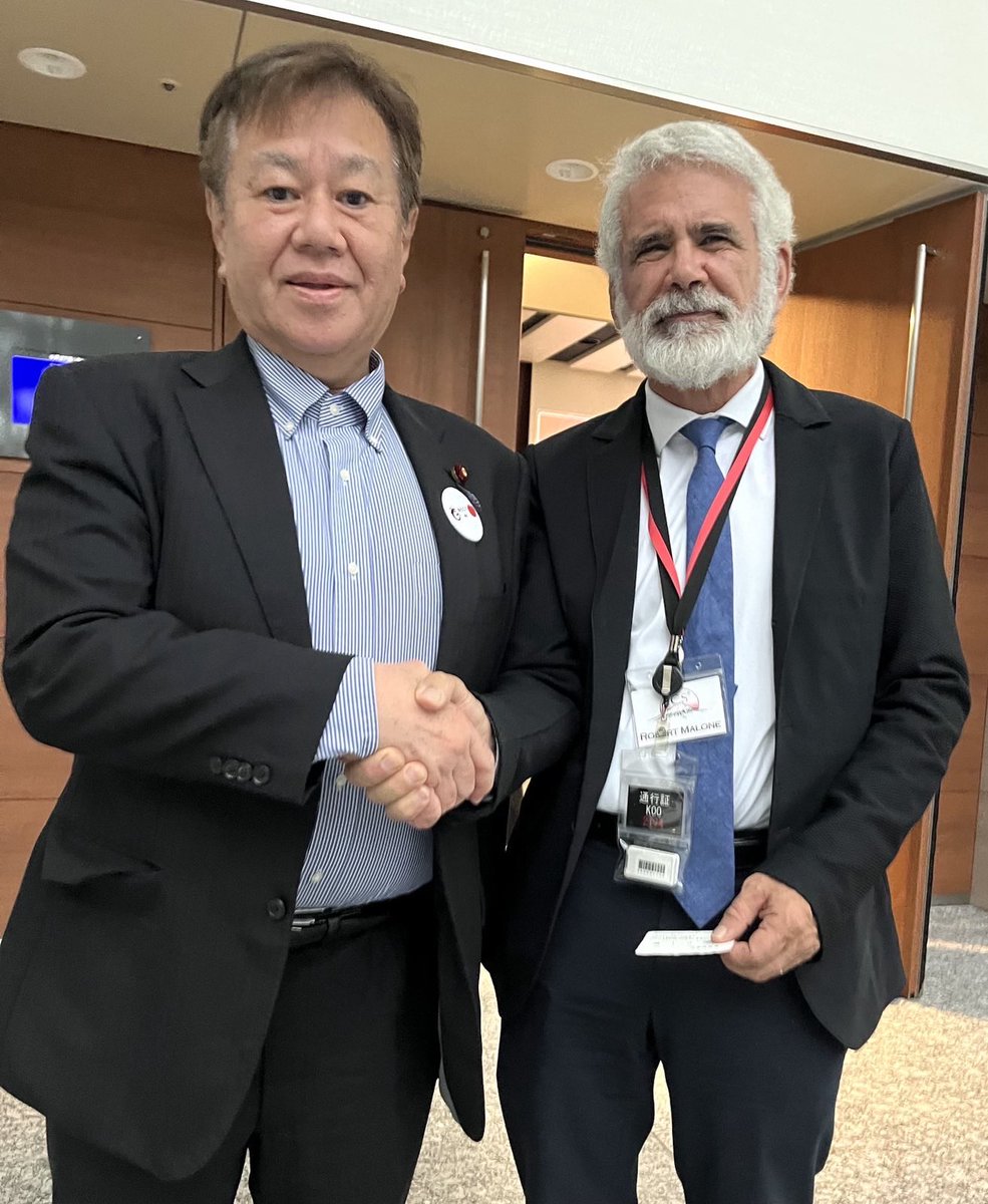 Trilliana_x's tweet photo. このツーショットが見たかった！
It’s such a dream shot of righteousness! 
@kharaguchi @RWMaloneMD 
#ICS6Tokyo https://t.co/qwAXf85CVt