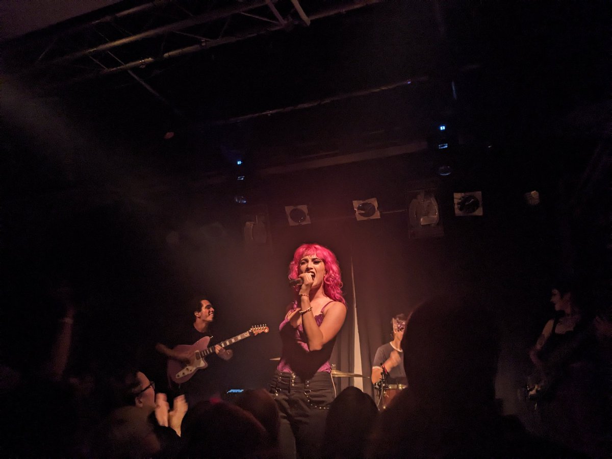 mrs_caffeine's tweet photo. we stan opening bands kicking ass and giving the performance their everything https://t.co/S65d6xXNMl