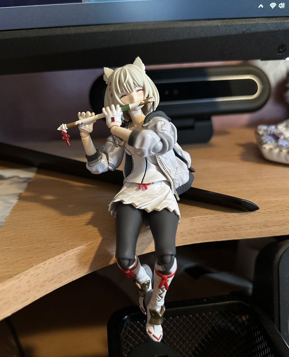 Tsukiarare's tweet photo. Got my first figma and somehow I feel like less of an adult. #figma #mio #XenobladeChronicles3 #figures #xbc3 #reupload https://t.co/QqauDvlL5v