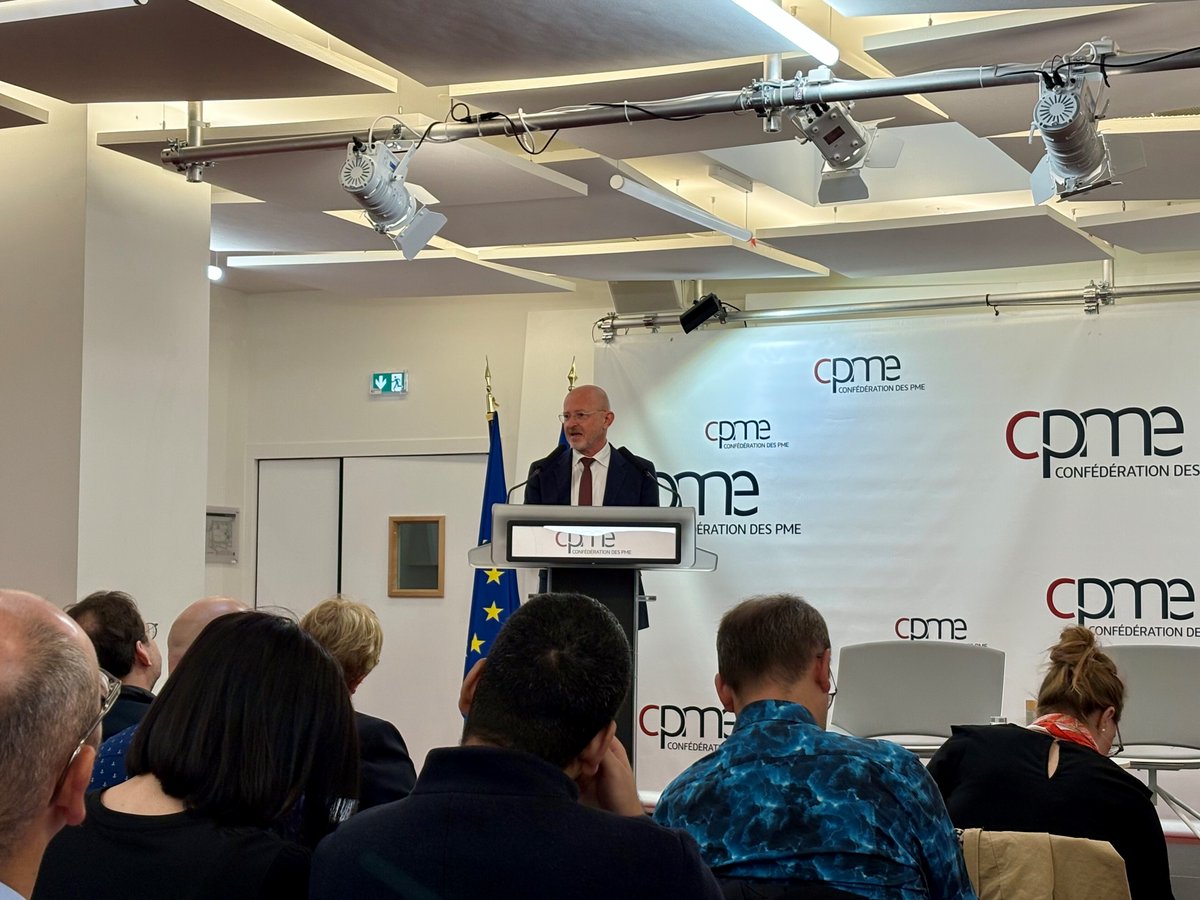 CPME (@cpmenationale) on Twitter photo 🔴 En direct | Ouverture du Forum Douanes #PME par <a href="/MatthiasFekl/">Matthias Fekl</a> #CPME puis <a href="/MarcDAGORN1/">Marc DAGORN</a> <a href="/douane_france/">Direction générale des douanes et droits indirects</a> devant les entrepreneurs venus nombreux s'informer sur les processus douaniers pour muscler leurs #exportations, ce matin à la #CPME 🔴 En direct | Ouverture du Forum Douanes #PME par <a href="/MatthiasFekl/">Matthias Fekl</a> #CPME puis <a href="/MarcDAGORN1/">Marc DAGORN</a> <a href="/douane_france/">Direction générale des douanes et droits indirects</a> devant les entrepreneurs venus nombreux s'informer sur les processus douaniers pour muscler leurs #exportations, ce matin à la #CPME