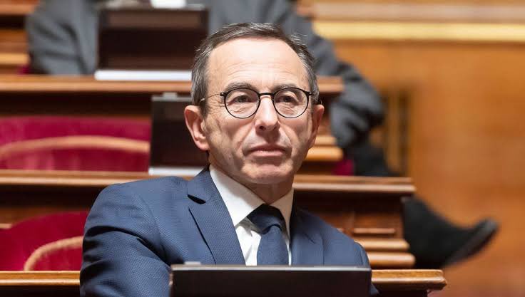 francoisedegois's tweet photo. La stupidité idéologique sur l’#AME est abyssale . Non seulement , sa suppression coûterait  environ 7 fois plus cher à la sécu car les migrants devraient être soignés à l’hôpital , souvent très tard , mais elle mettrait  en danger aussi les populations,  en cas de maladie infectieuse . J’ajoute que 50% des gens qui y ont droit , n’y ont pas recours . Elle ne constitue donc pas un facteur de migration . Tout cela est effarant de populisme et de démagogie #Retailleau #LePen