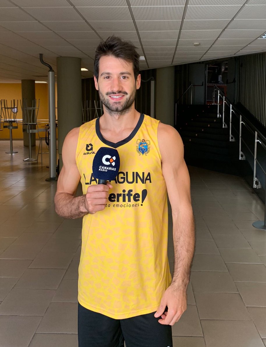 TodoGolesRadio's tweet photo. ���🚨 🏀 ¿Quieres estar animando al @CB1939Canarias en su estreno liguero ante @Baskonia en el Santiago Martín?.

Sorteamos ENTRADAS DOBLES 🎟️ 

Sigue nuestra cuenta y repostea aquí 👇🏼👇🏼 https://t.co/4QA4RjZZMp