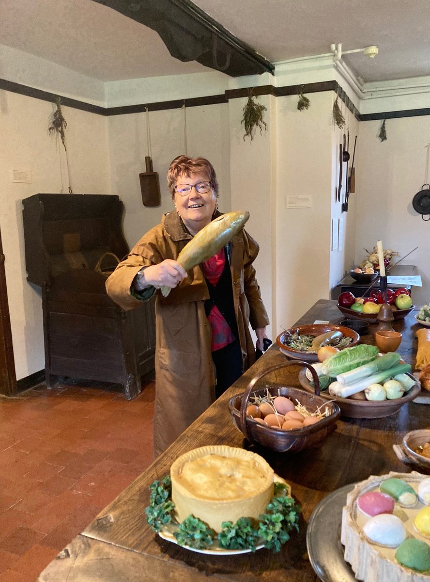 #HastingsBattlexe on <a href="/CarolineLucas/">Caroline Lucas</a>, literary agents - <a href="/katenashagent/">Kate Nash</a> eh? Plus a slight digression on Persons from Porlock and #rats. Here is the Battleaxe brandishing a plastic wet fish.
hastingsbattleaxe.com/2024/09/catchi…